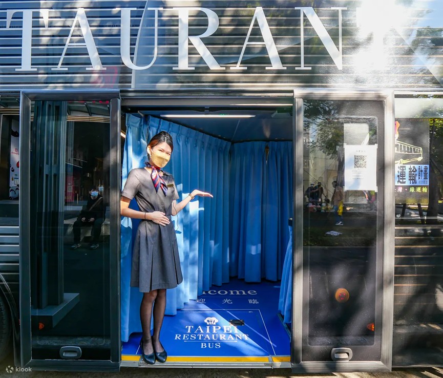 2️⃣臺北市雙層餐車:
「月圓國慶雙層饗宴」雙人份2,999元、四人份5,999元,五星級料理搭配城市美景!